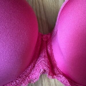 🆕 WACOAL ✨ Push up Lightly Padded Comfort Bra Hot Pink 32D